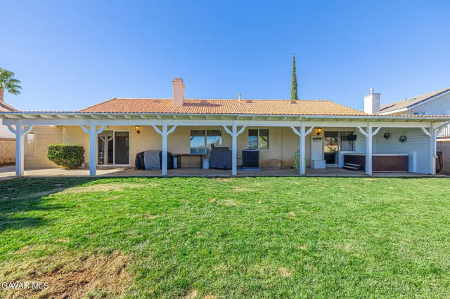 $3,300 | 42056 Jenny Lane, Lancaster, CA 93536