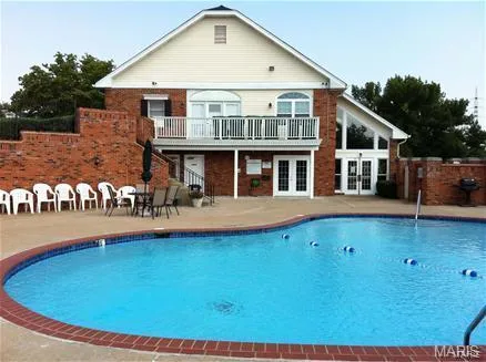 $248,900 | 7400 Whitehall Colonial Lane, Unit 421, Shrewsbury, MO 63119