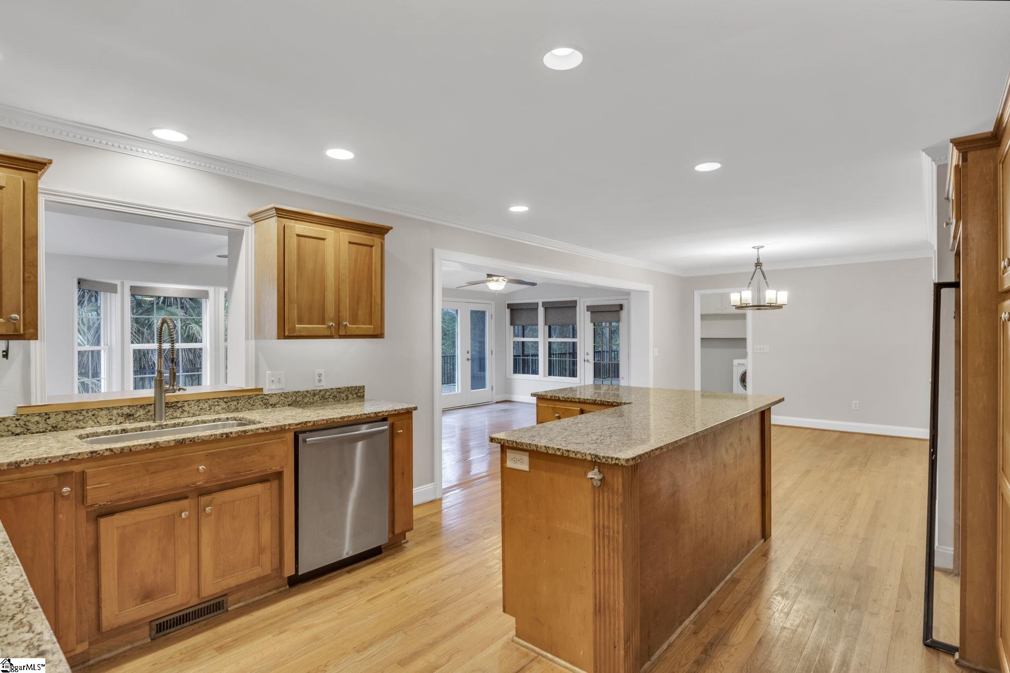 408 Hammett Road Greer, SC 29650 - Photo 4 of 25 Gallery Image 4