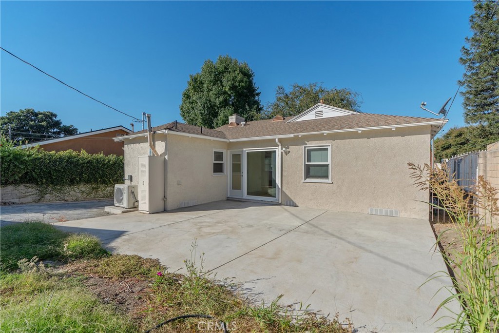 3054 North Frederic Street Burbank, CA 91504 - Photo 21 of 21 front view of a house with a yard