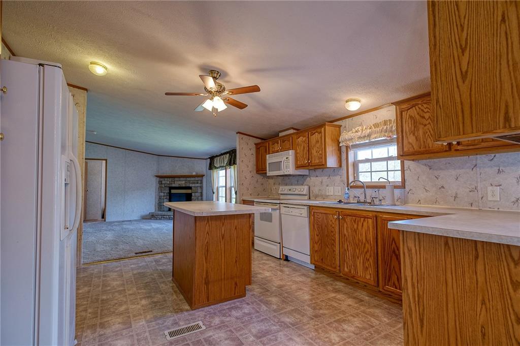 608 Deana Way Rochester, PA 15074 - Photo 8 of 18