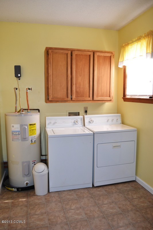 283 Riggs Road Hubert, NC 28539 - Photo 13 of 13 Laundry - Mudroom