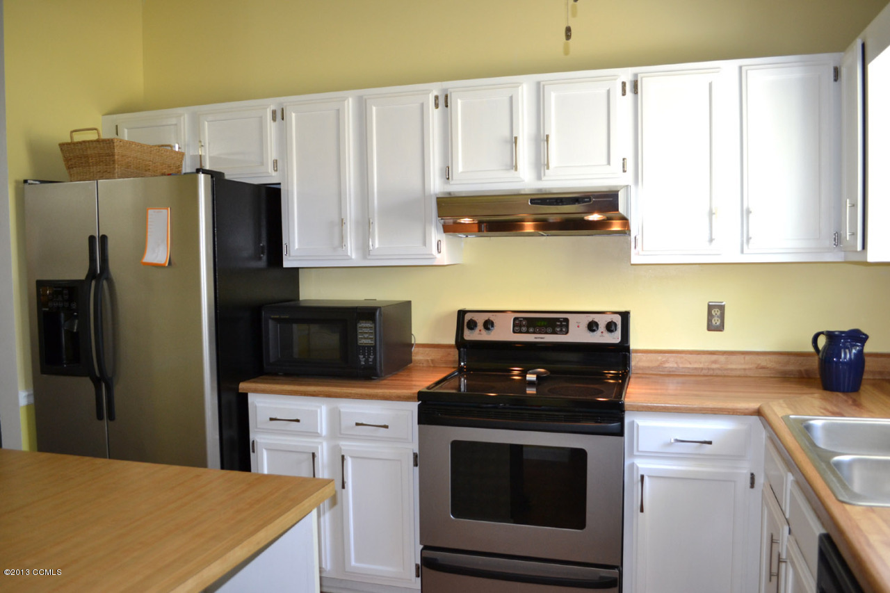 283 Riggs Road Hubert, NC 28539 - Photo 5 of 13 Kitchen