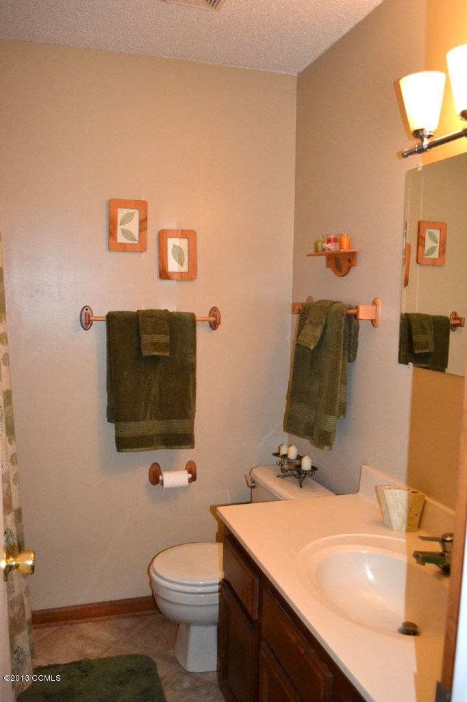 283 Riggs Road Hubert, NC 28539 - Photo 7 of 13 Hall Bath