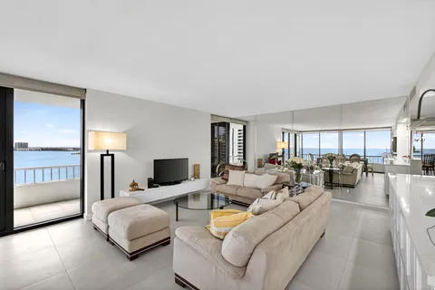 $1,195,000 | 5540 North Ocean Drive, Unit 14B, Singer Island, FL 33404