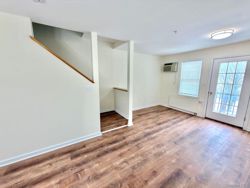 1870 Baldwin Road, Unit 27 Yorktown Heights, NY 10598 - Photo 8 of 20 Living Room of Similar Unit