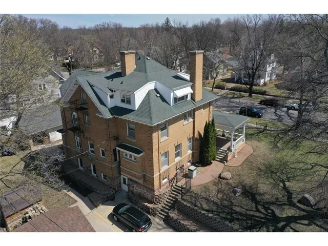 $950,000 | 215 South 5th Street, Montevideo, MN 56265