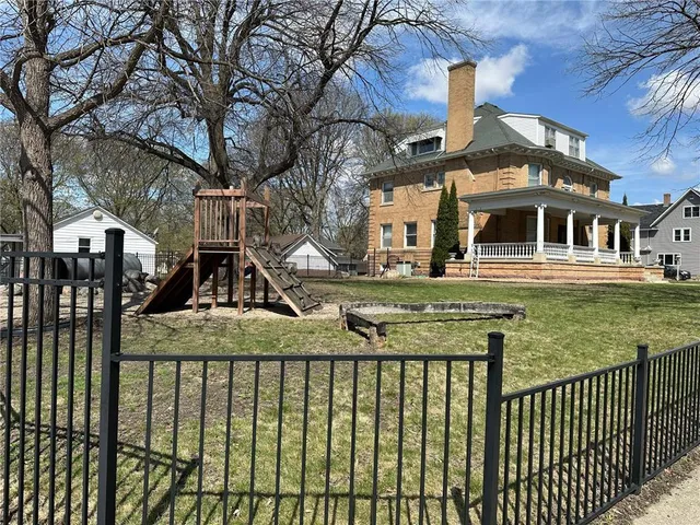 $950,000 | 215 South 5th Street, Montevideo, MN 56265