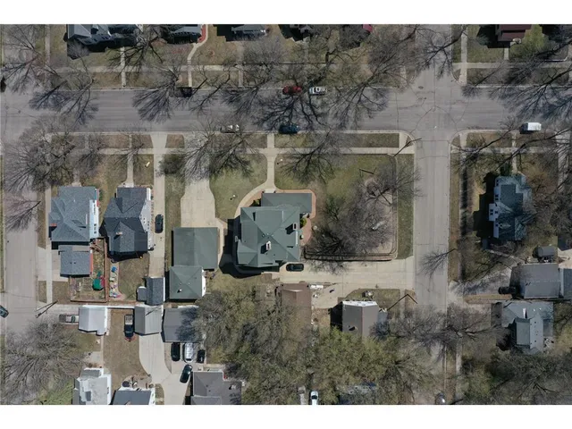 $950,000 | 215 South 5th Street, Montevideo, MN 56265