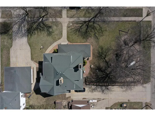 $950,000 | 215 South 5th Street, Montevideo, MN 56265