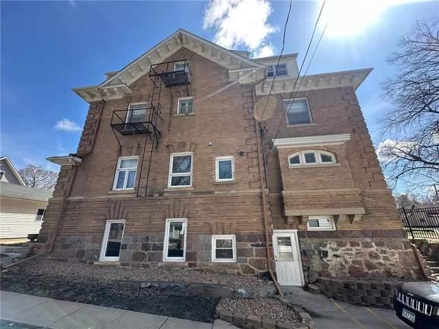 $950,000 | 215 South 5th Street, Montevideo, MN 56265