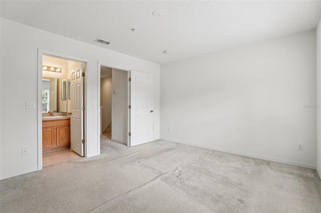 263 Sterling Springs Lane Altamonte Springs, FL 32714 - Photo 12 of 22 an empty room with a bathroom