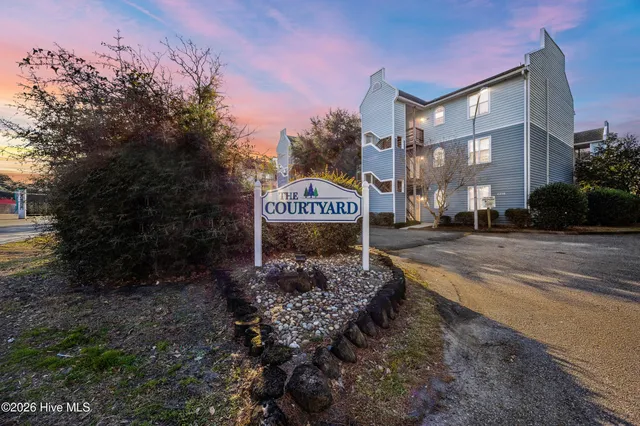 $192,500 | 4230 Wilshire Boulevard, Unit 301, Wilmington, NC 28403
