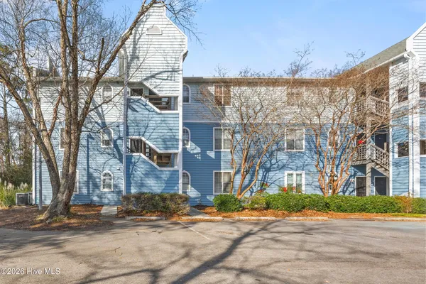 $185,000 | 4230 Wilshire Boulevard, Unit 301, Wilmington, NC 28403