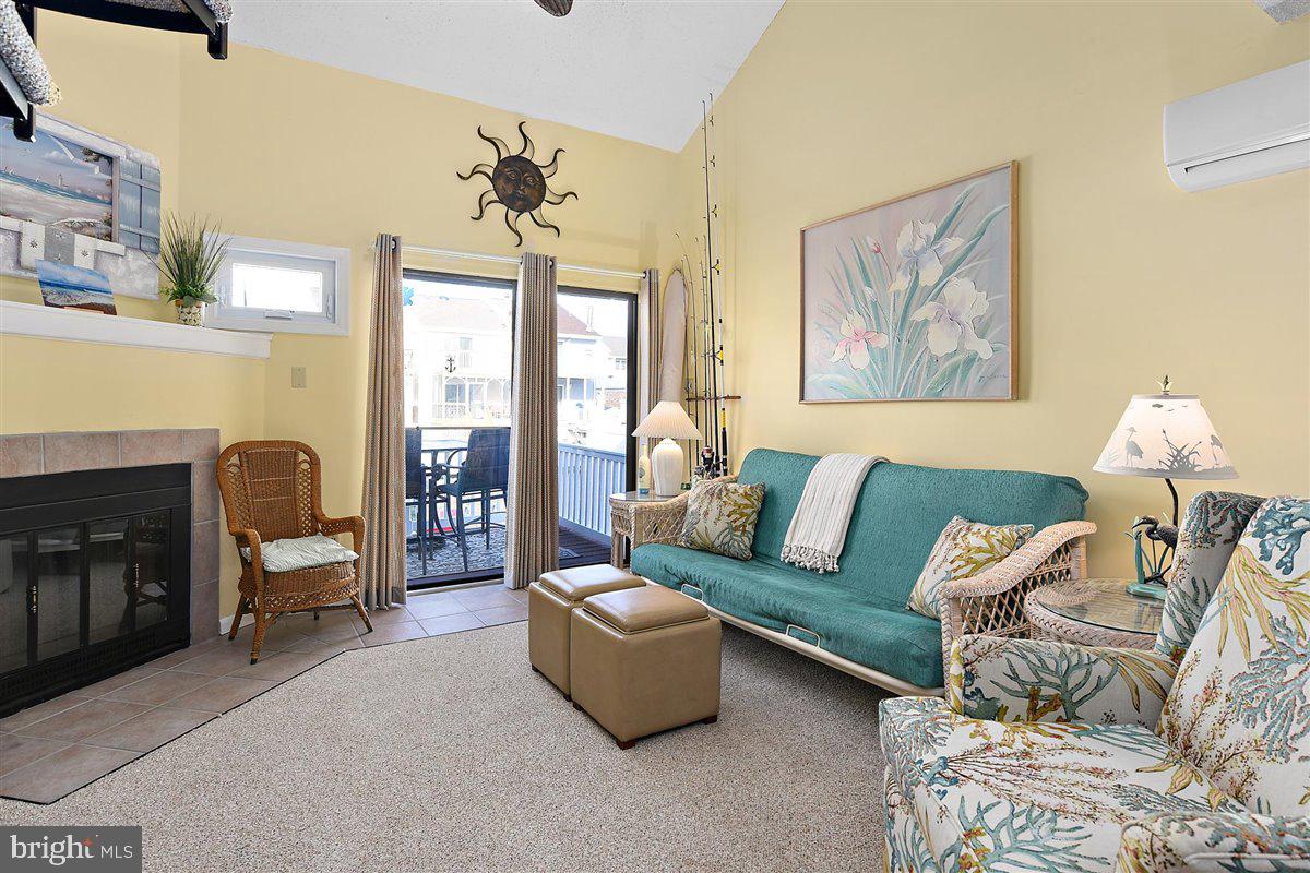 616 Salt Spray Road Ocean City, MD 21842 - Photo 11 of 40 CATHEDRAL LIVING ROOM