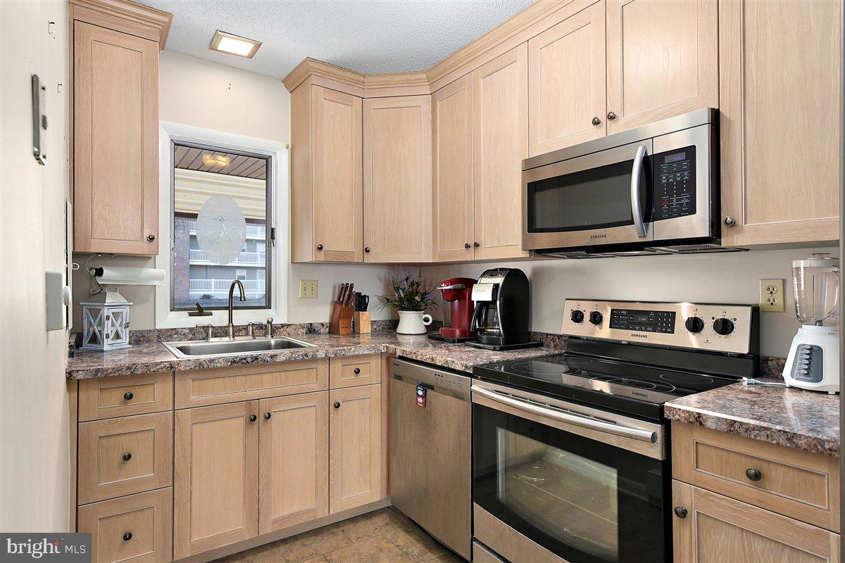 616 Salt Spray Road Ocean City, MD 21842 - Photo 19 of 40 STAINLESS STEEL APPLIANCES