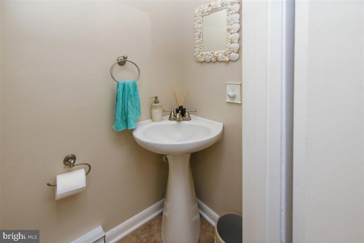 616 Salt Spray Road Ocean City, MD 21842 - Photo 22 of 40 1st Floor UPDATED 1/2 BATH