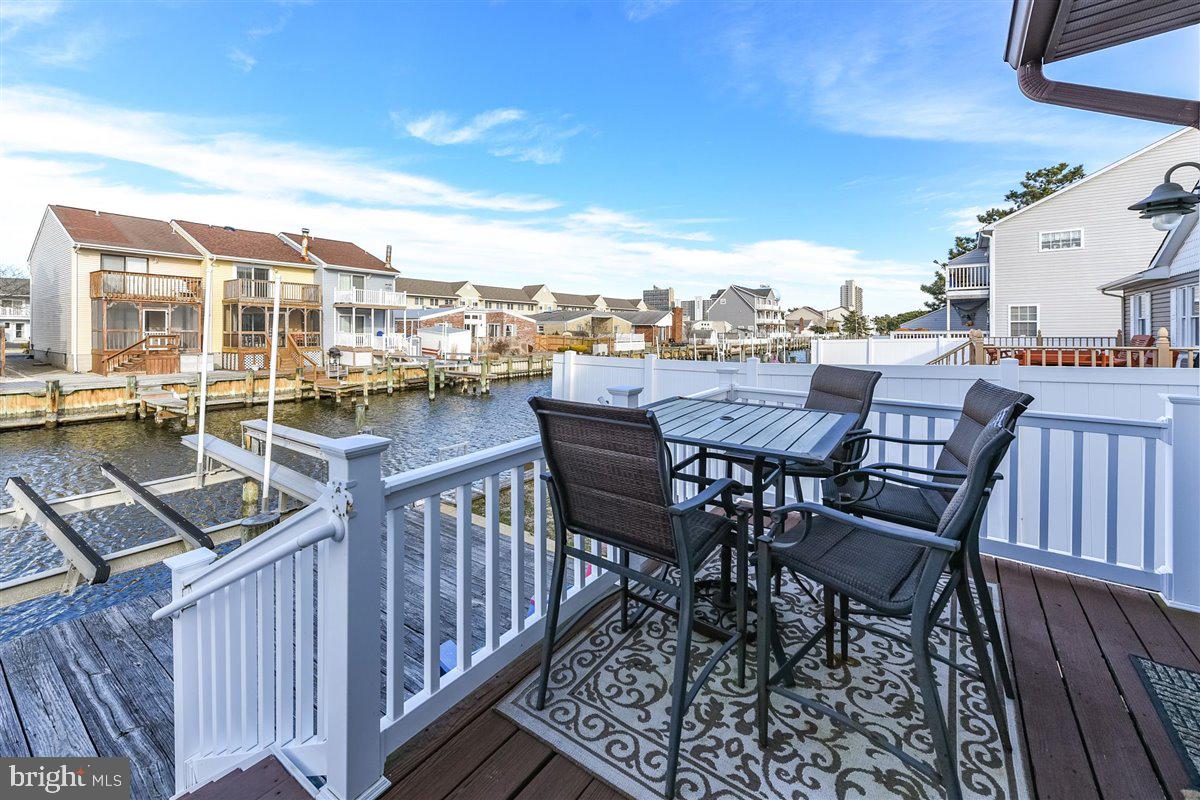 616 Salt Spray Road Ocean City, MD 21842 - Photo 5 of 40 GATED, VINYL DECK RAILINGS