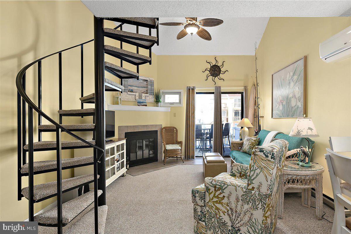 616 Salt Spray Road Ocean City, MD 21842 - Photo 10 of 40 CATHEDRAL LIVING ROOM