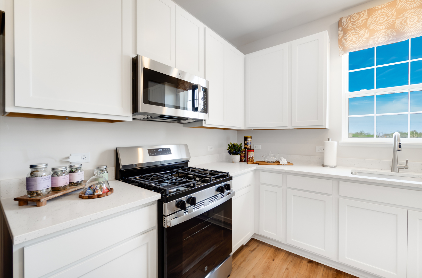 378 Cottrell Lane Aurora, IL 60506 - Photo 14 of 25 a kitchen with cabinets appliances and a sink