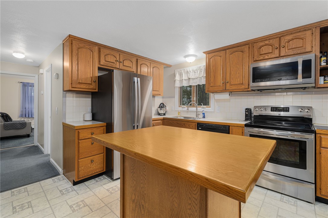 637 Read School House Road Coventry, RI 02816 - Photo 10 of 47
