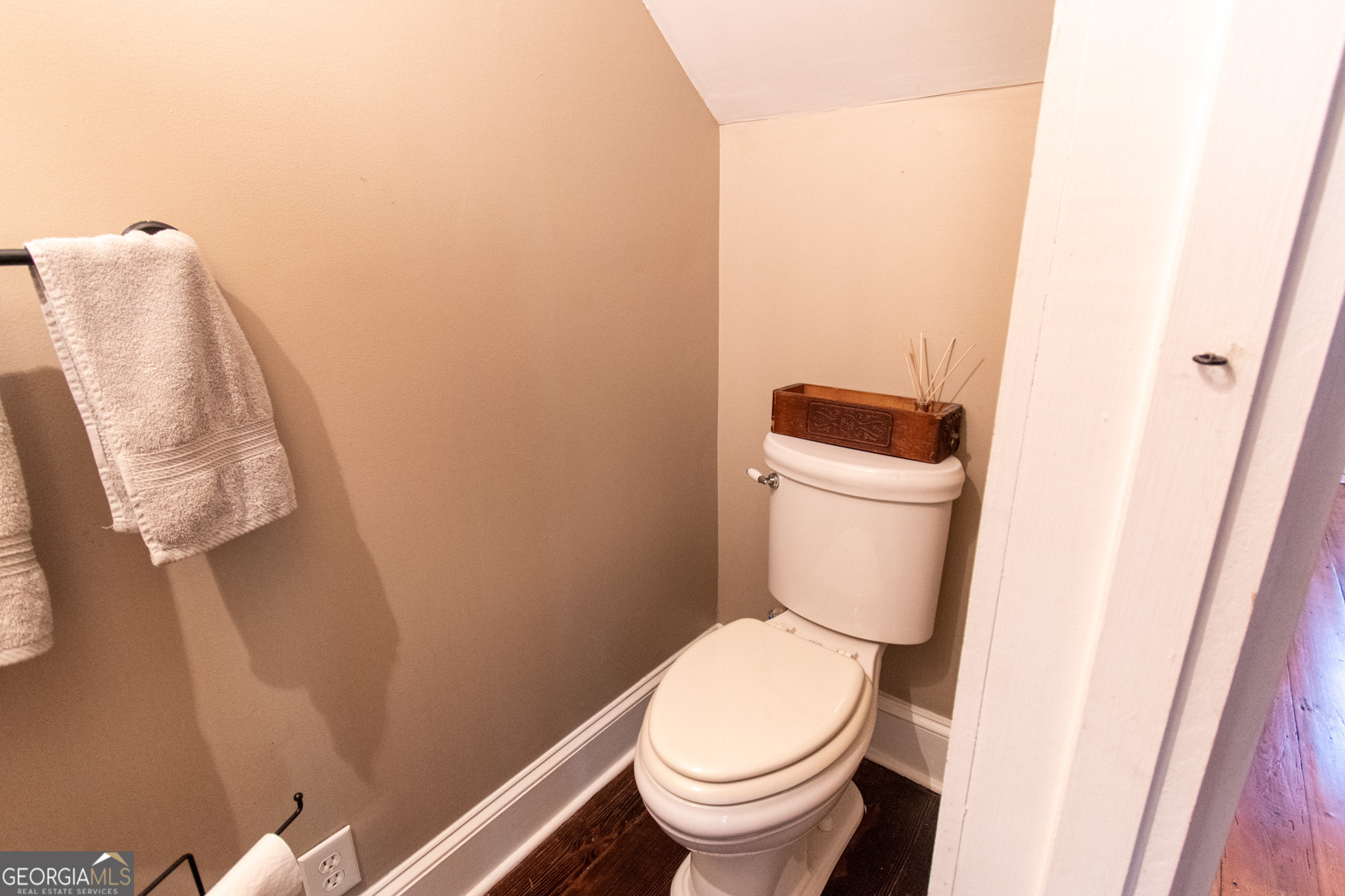 1651 Mergendollar Road Good Hope, GA 30641 - Photo 26 of 152 Powder Room - Main Level