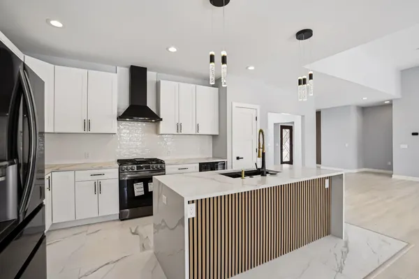 $849,000 | 320 Oakbrook Drive, Wisconsin Dells, WI 53965