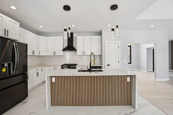 $849,000 | 320 Oakbrook Drive, Wisconsin Dells, WI 53965