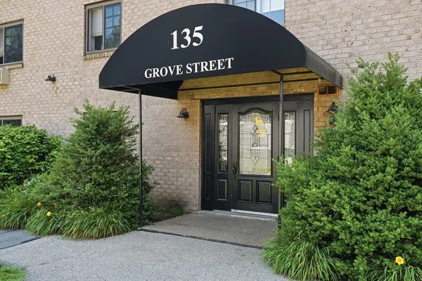 $259,900 | 135 Grove Street, Unit 131, Rockland, MA 02370