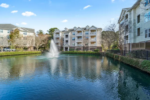 $330,000 | 2244 Ashley Crossing Drive, Unit 525, Charleston, SC 29414