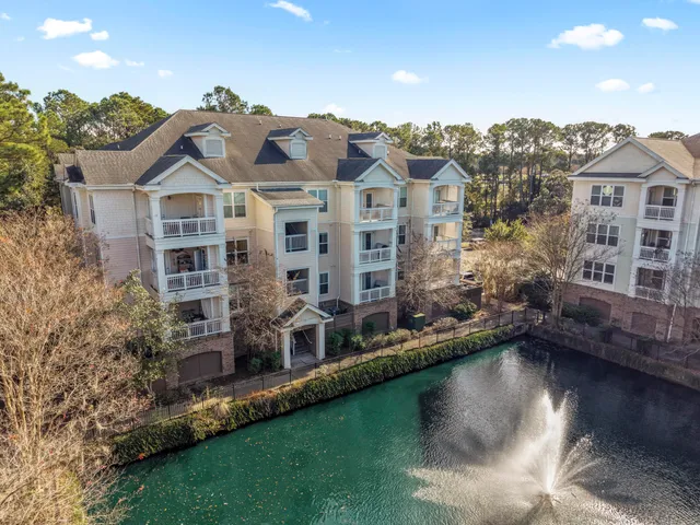$330,000 | 2244 Ashley Crossing Drive, Unit 525, Charleston, SC 29414