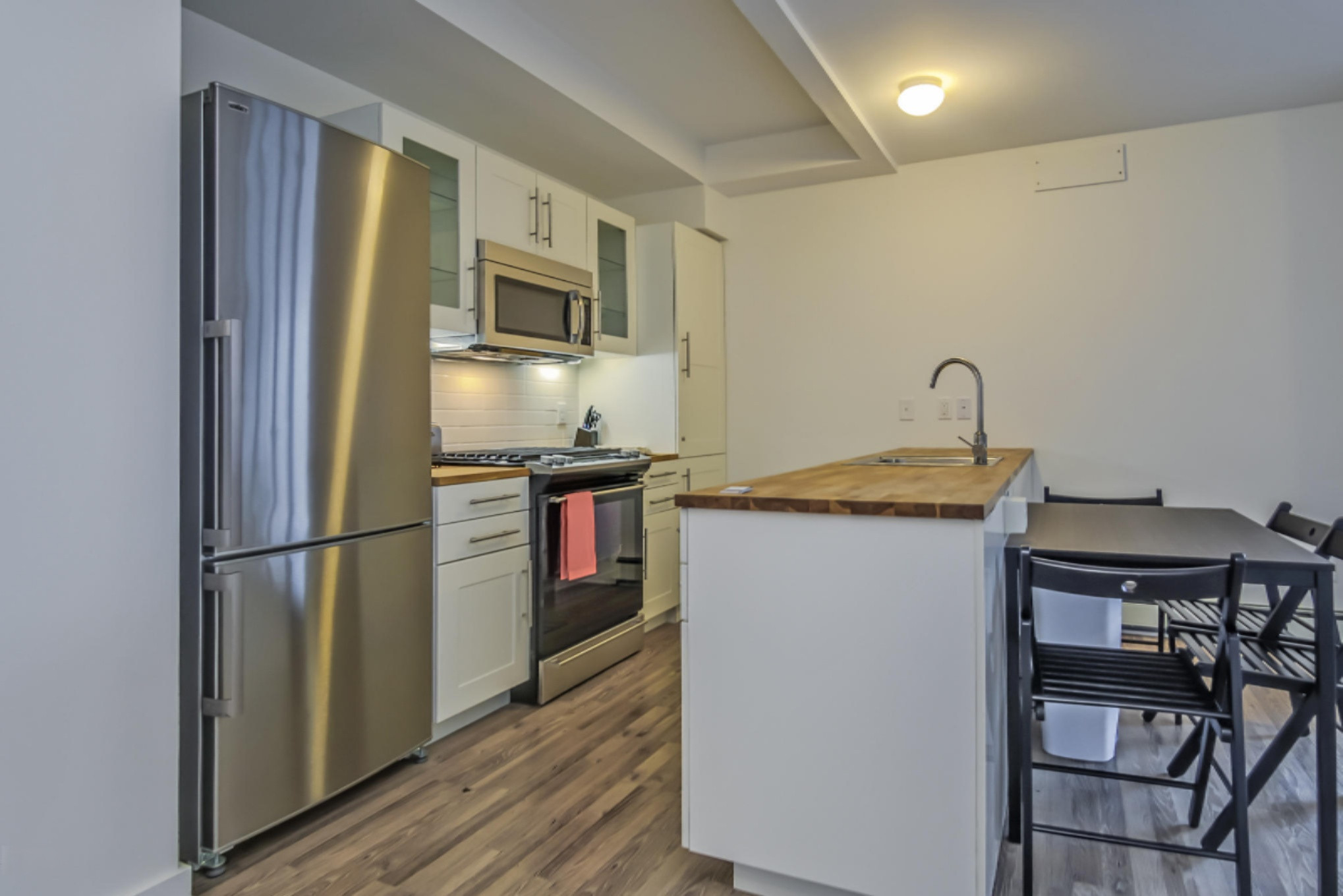 129 Griffith Street, Unit 203 Saugatuck, MI 49453 - Photo 4 of 22 DSC02091