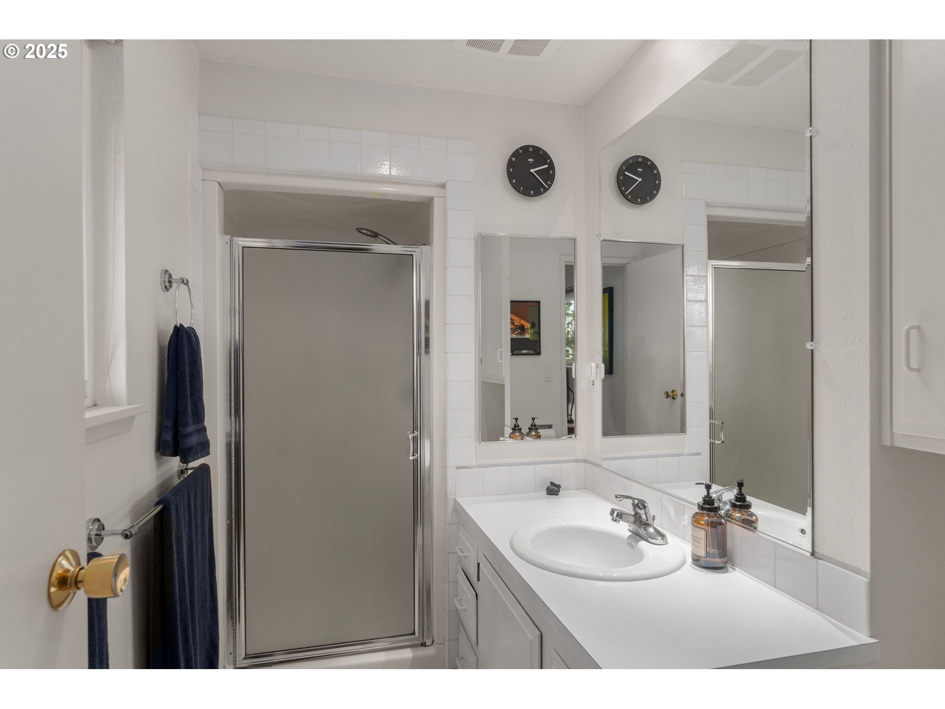 303 Cherry Avenue Oregon City, OR 97045 - Photo 14 of 30 a bathroom with a sink and a mirror