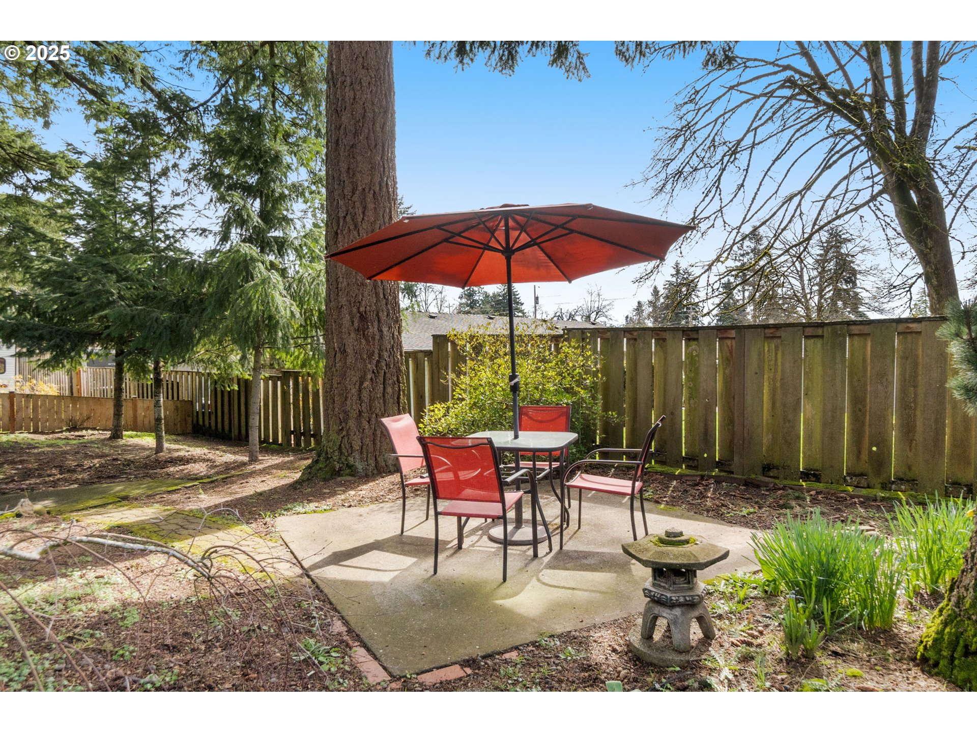 303 Cherry Avenue Oregon City, OR 97045 - Photo 24 of 30 a backyard of a house with table and chairs