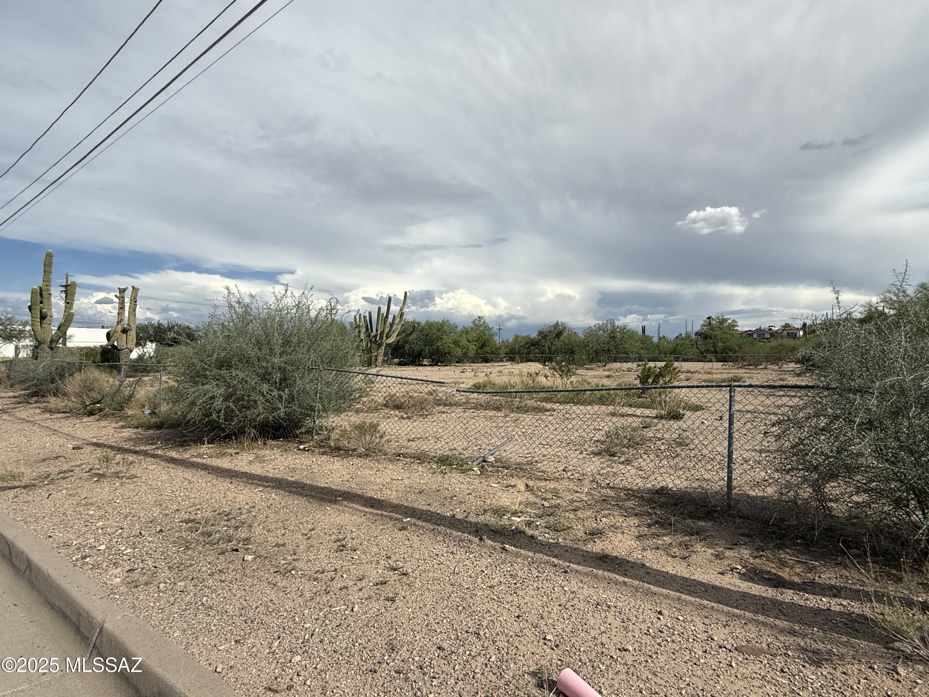 3902 South Mission Road, Unit 1 Tucson, AZ 85746 - Photo 4 of 10