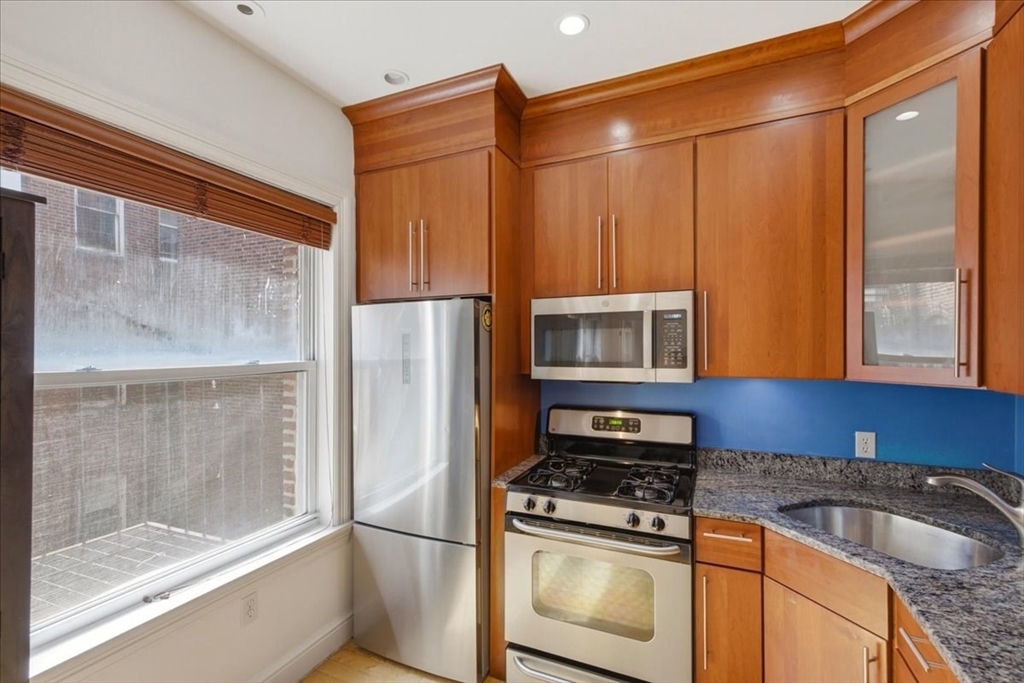 7 Stillman Place, Unit 5 Boston, MA 02113 - Photo 5 of 17