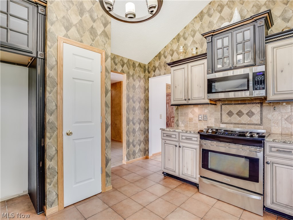 2826 Forestview Street Northeast Canton, OH 44721 - Photo 20 of 34