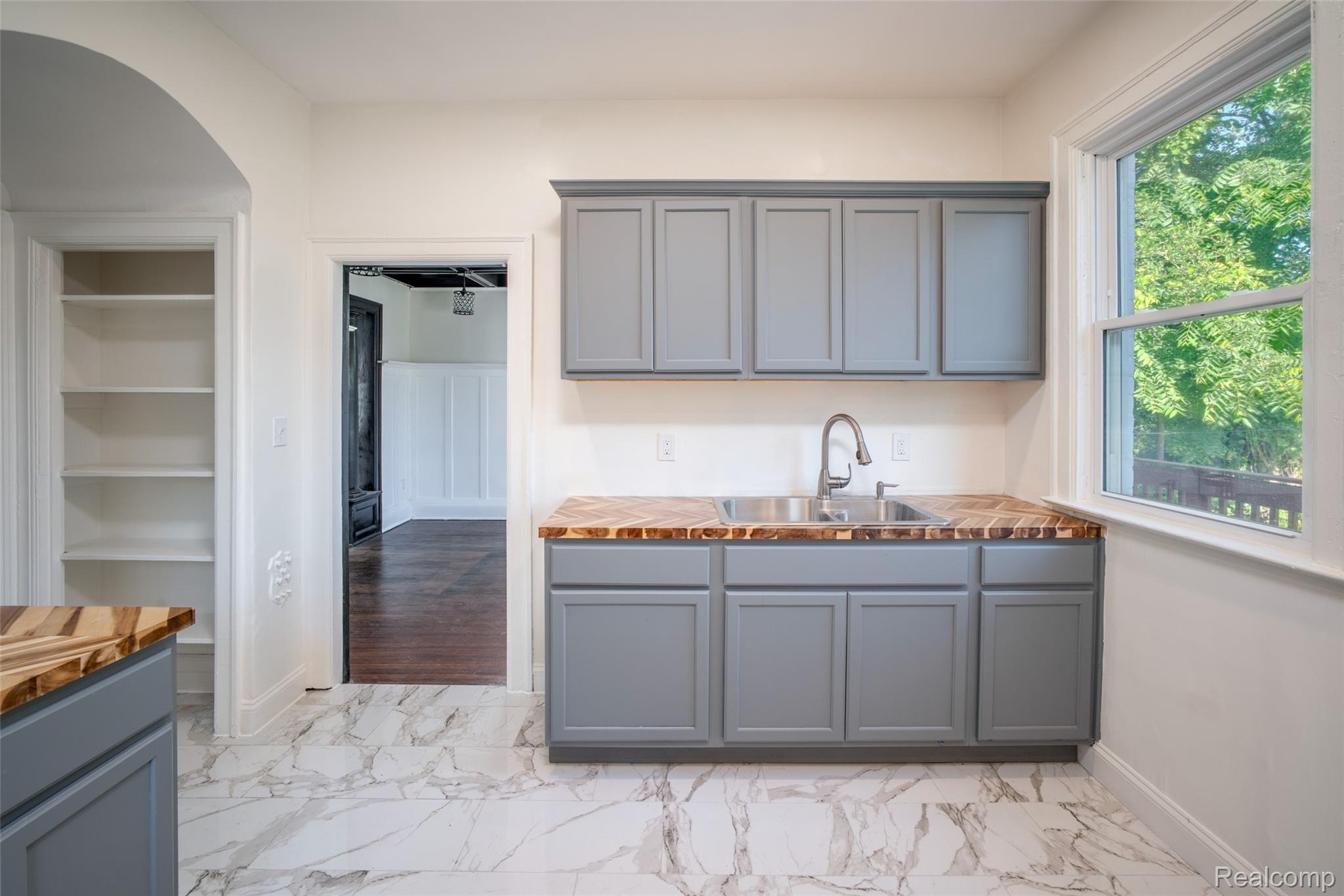 708 Webb Street Detroit, MI 48202 - Photo 9 of 32 9.jpg