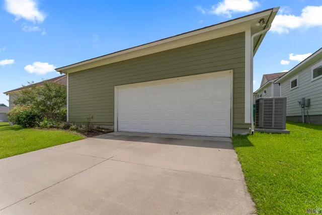 $424,900 | 1307 Americana Boulevard, Zachary, LA 70791