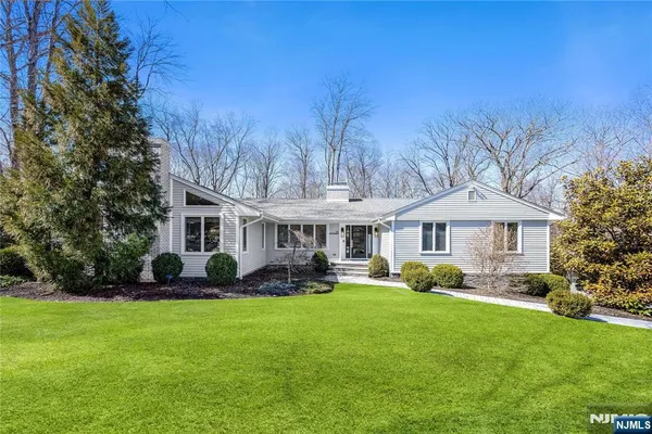 $1,299,999 | 19 Ivy Place, Upper Saddle River, NJ 07458