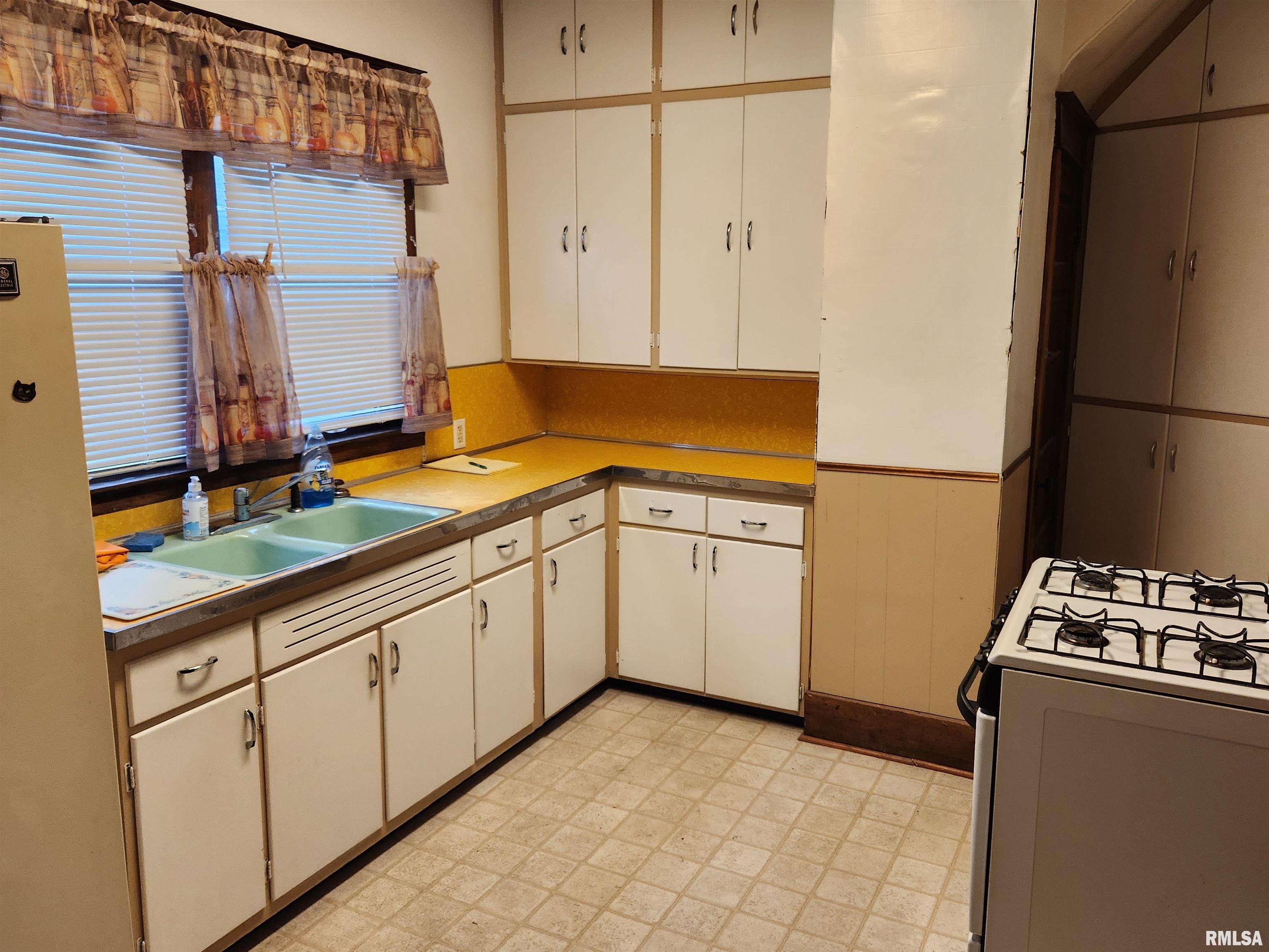 2013 South Spring Street Springfield, IL 62704 - Photo 4 of 9
