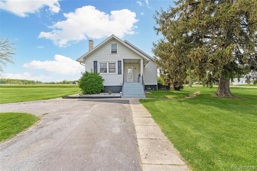 520 East Labo Road Carleton, MI 48117 - Photo 2 of 26