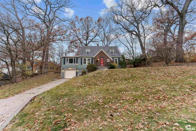 $250,000 | 2019 11th St Place, East Moline, IL 61244