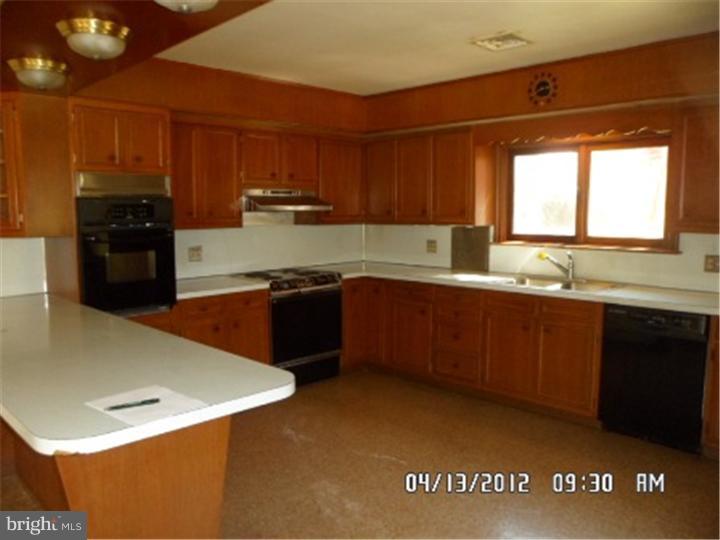 2895 Winding Road Kintnersville, PA 18930 - Photo 3 of 23 Kitchen