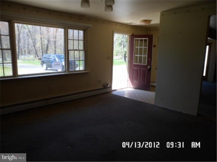 2895 Winding Road Kintnersville, PA 18930 - Photo 5 of 23 Living Room