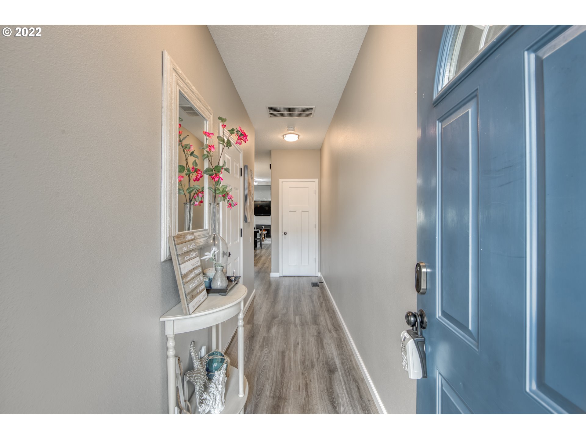 10463 Southwest Laurel Road Beaverton, OR 97005 - Photo 3 of 28 a view of a hallway with furniture and wooden floor