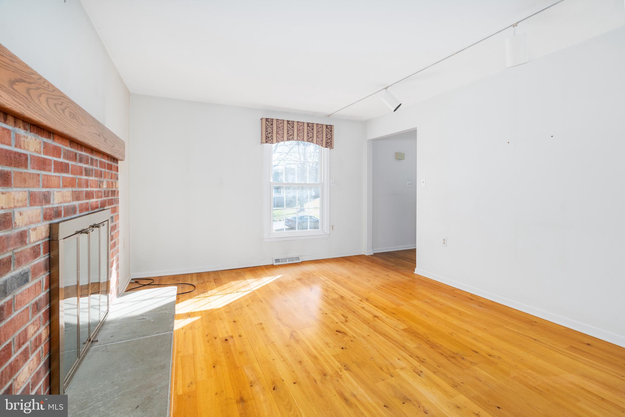 221 Rhett Lane Elkton, MD 21921 - Photo 5 of 22 Hardwood flooring