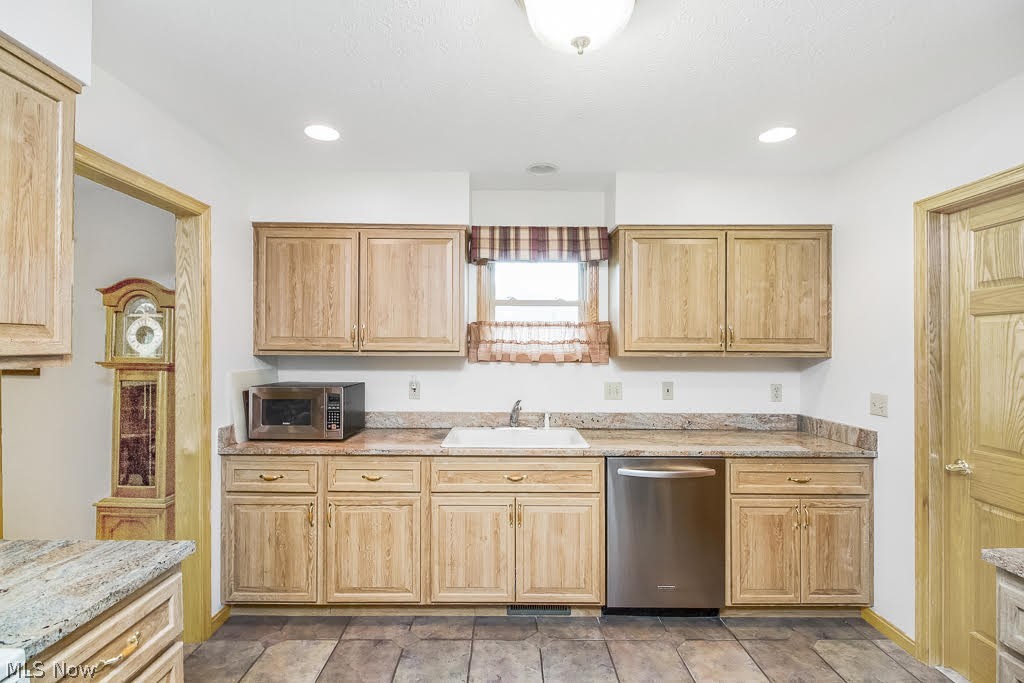 4332 Hamilton Road Medina, OH 44256 - Photo 5 of 20 Gallery Image 5