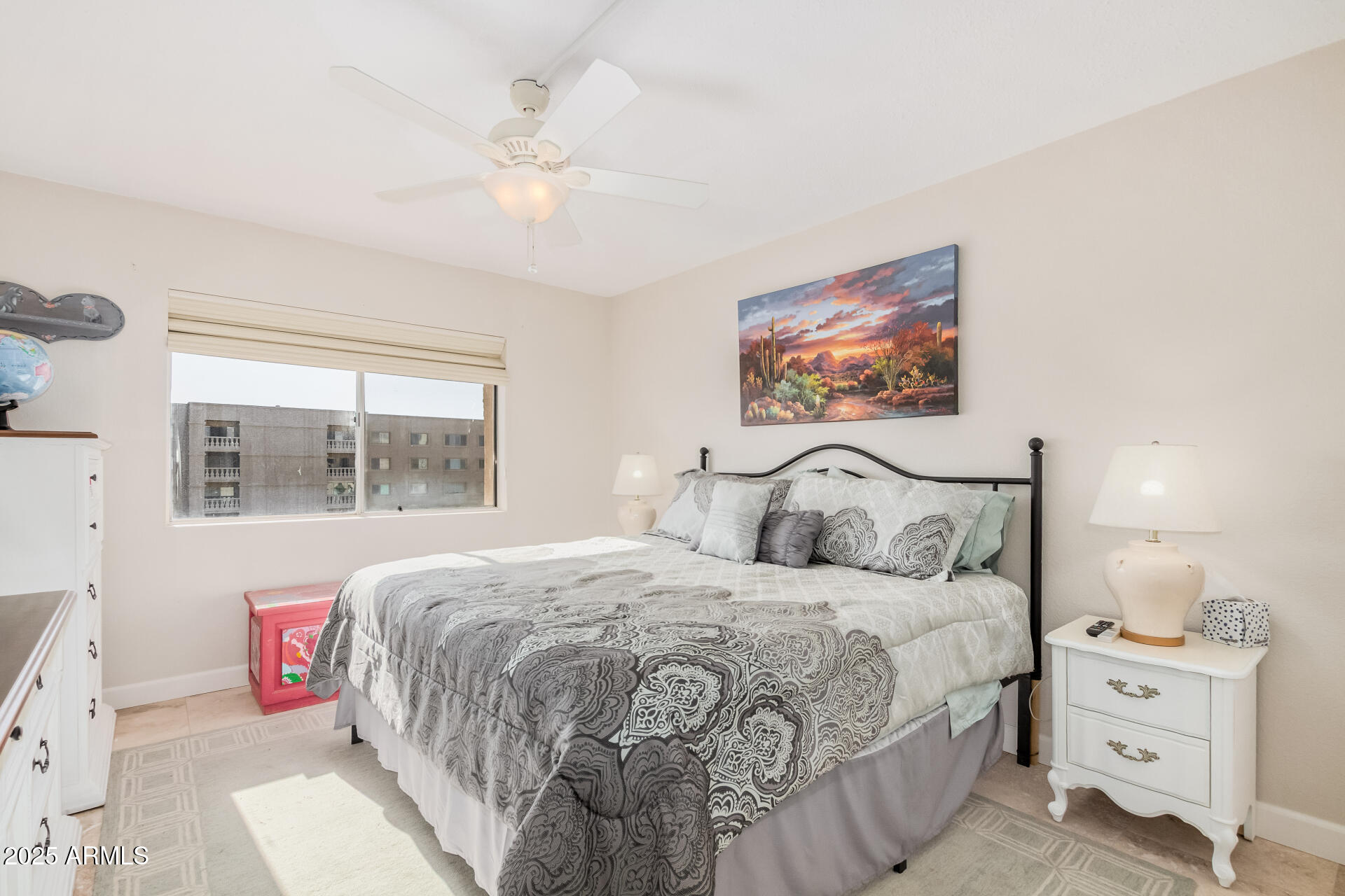 7970 East Camelback Road, Unit 611 Scottsdale, AZ 85251 - Photo 11 of 20 a bedroom with a bed and a painting on the wall