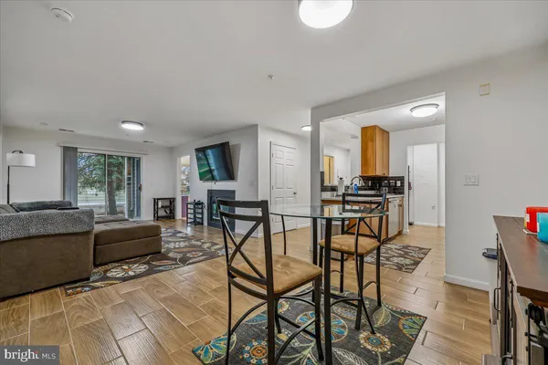 $3,100 | 10010 Vanderbilt Circle, Unit 39, Rockville, MD 20850